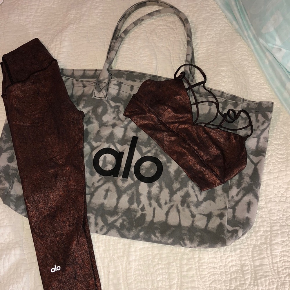 ALO Yoga matching metallic set.